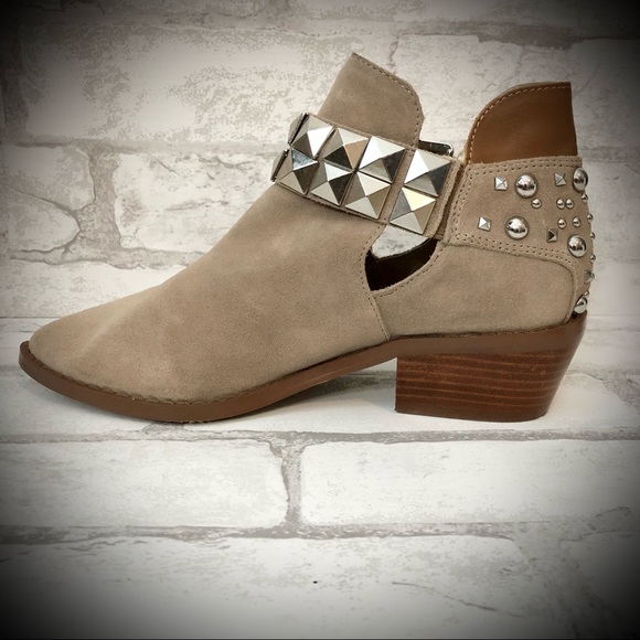 Steve Madden Zenna Tan Leather Ankle Boots w/Silver Studs - Picture 7 of 11